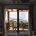 Hill View Benalmadena Appartment With Fresh Renovation