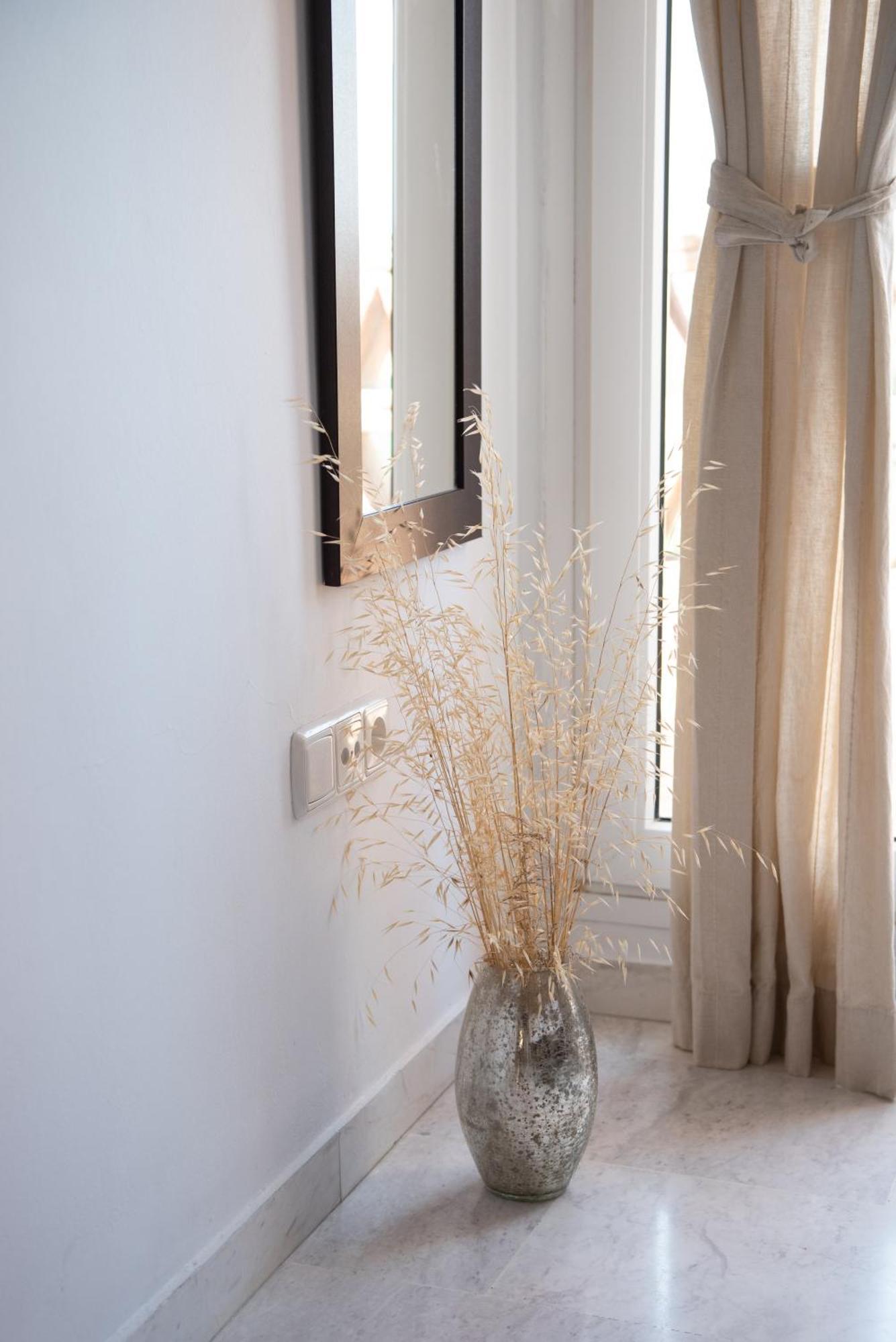 Hill View With Fresh Renovation Lejlighed Benalmádena
